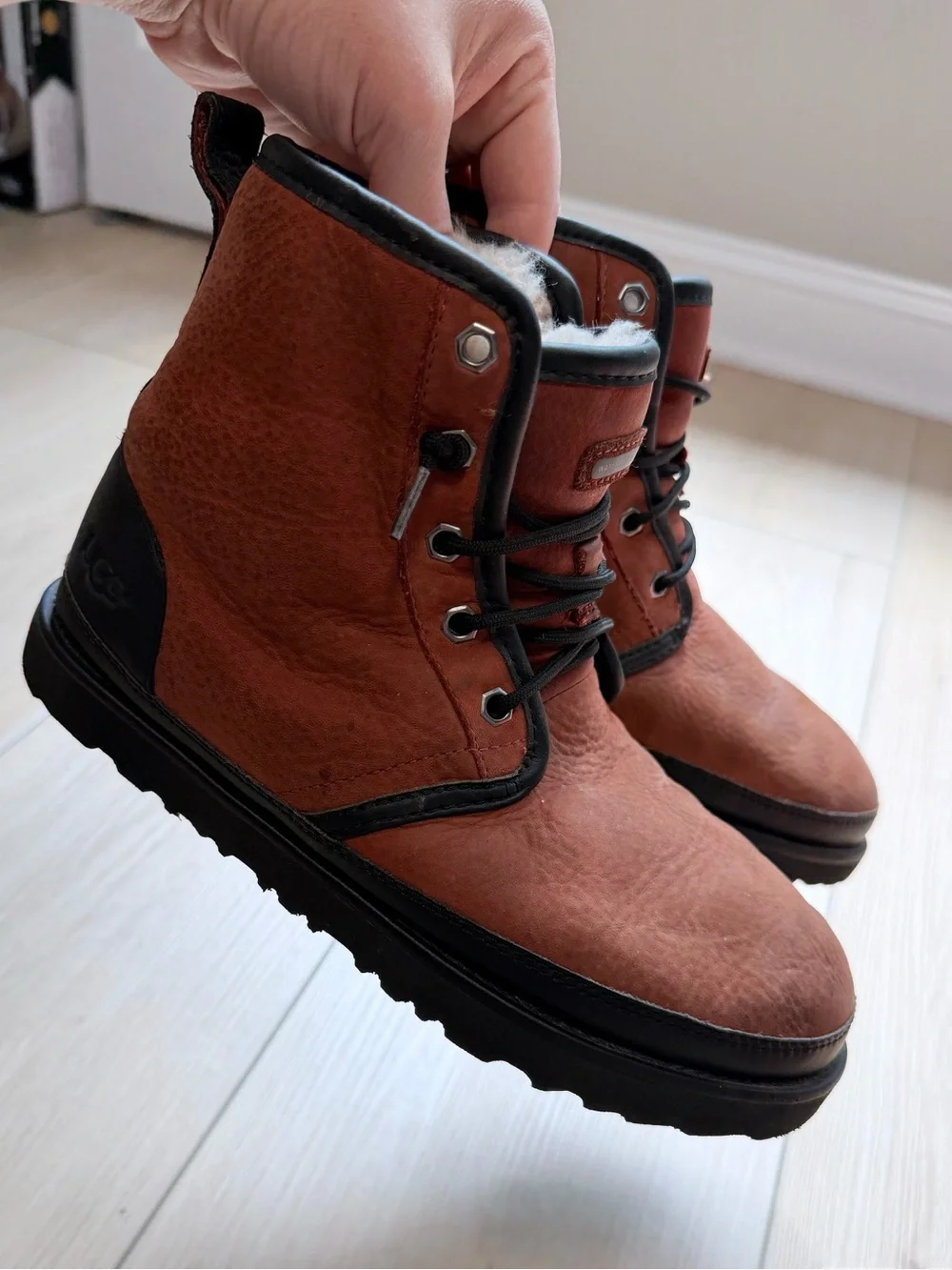 Men’s UGG Harkley Boots size 6